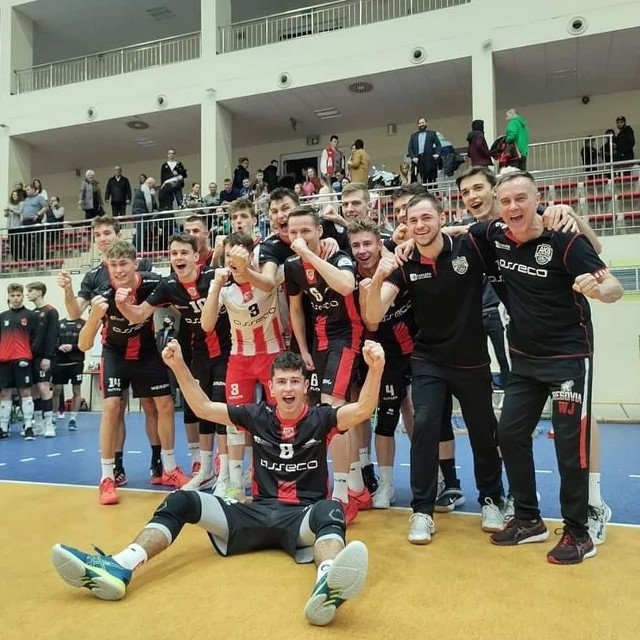 Juniorzy AKS-u V LO Resovia zaczęli turniej półfinałowy od wygranej