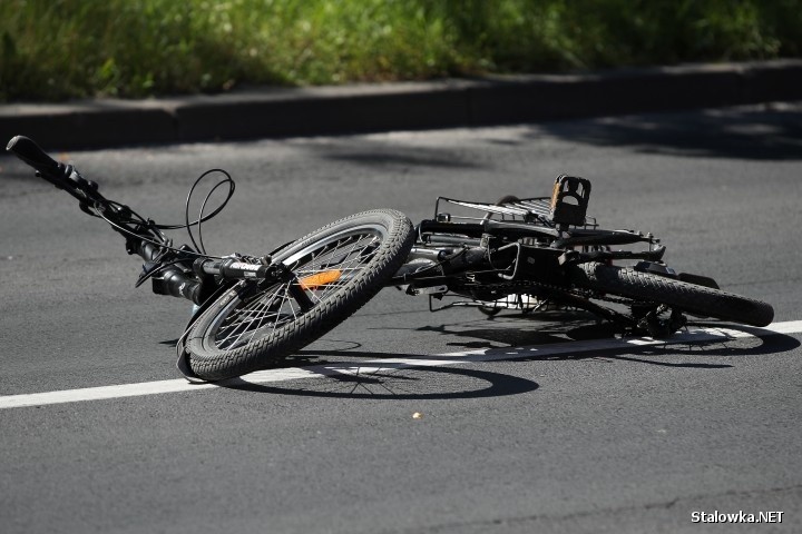 Koszmarny wypadek w Stalowej Woli! Zginął rowerzysta, bo kierowcy ścigali się samochodami? [ZDJĘCIA]
