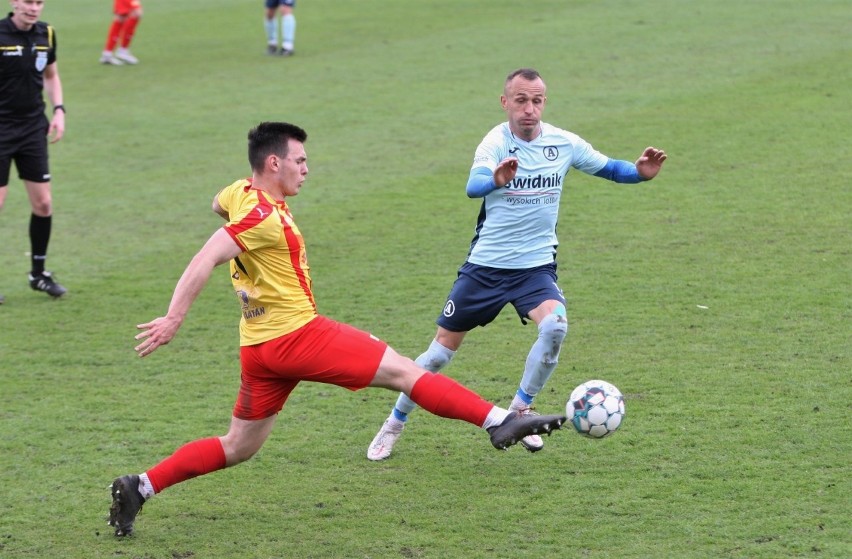 3 liga. Korona II Kielce przegrała z Avią Świdnik 0:3 i jest sytuacja w walce o utrzymanie jest coraz trudniejsza [ZDJĘCIA]