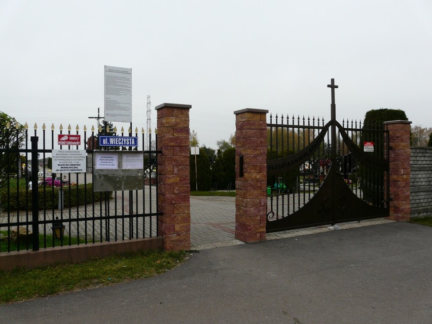 Drugi dzień otwarcia cmentarza w Ksawerowie. 1 listopada nadal czynny ZDJĘCIA