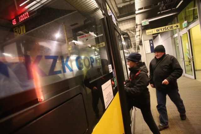 29.11.2015  katowicedworzec autobusowy autobus autobusy kzk goplucyna nenow /dziennik zachodni/ polska press *** local caption *** dworzec autobusowy autobus autobusy kzk gop