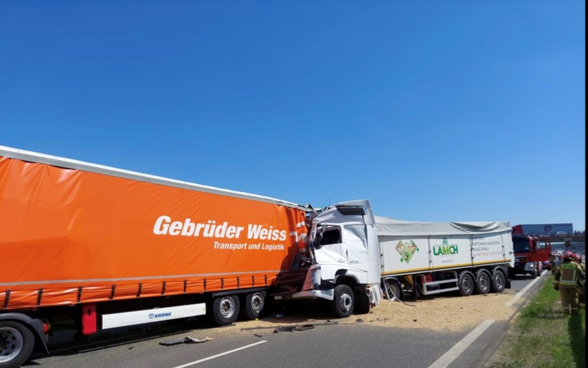 Na 250 km autostrady A4 doszło do zderzenia dwóch samochodów...