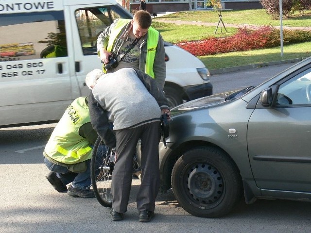 Na skrzyżowaniu ulic Paryskiej i Krasińskiego toyota corolla potrąciła rowerzystę.