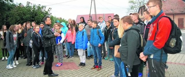 Pół setki uczniów Gimnazjum w Cieszkowach wzięło udział w imprezie w Chmielniku. Opiekunem drużyny był Krzysztof Nurkowski.