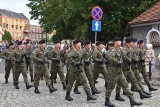 Ułani i żołnierze na ulicach Nowej Soli. Zobacz, jak przebiegały wojewódzkie obchody Święta Wojska Polskiego