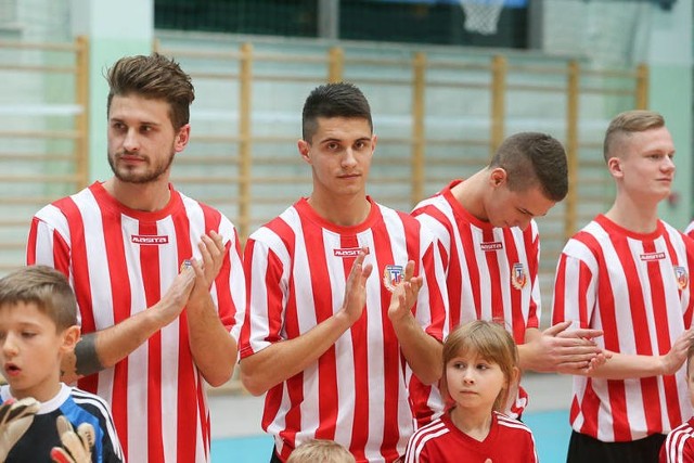 Kapustka i Klich odwiedzili młodych piłkarzy z Tarnowa