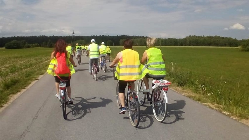 Wąsewo. Pierwszy rajd rowerowy  po gminie. Jechali też cykliści z sąsiednich gmin [ZDJĘCIA]