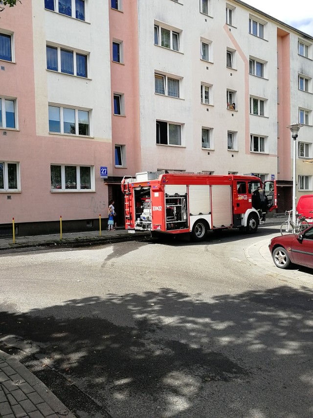 Koszalińska straż pożarna została wezwana do pożaru przy ulicy Podgórnej w Koszalinie. Na miejscu okazało się, że to tylko zapomniany  obiad zostawiony na kuchence. Pożar okazał się jedynie groźnie wyglądającym zadymieniem.Zobacz także: Białogard: Pożar auta