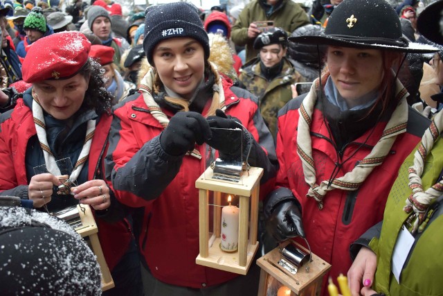 Betlejemskie Światło Pokoju na Głodówce w gm. Bukowina Tatrzańska przekazane zostało harcerzom z każdego województwa w Polsce