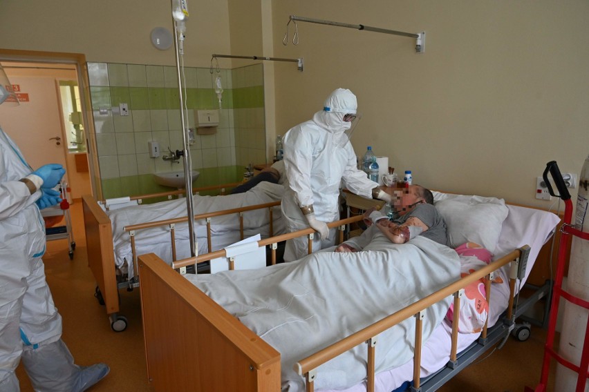 Bohaterowie czasów pandemii, odcinek 5. W szpitalu w Busku-Zdroju. Pacjent: "Było ciężko ale miałem wokół siebie aniołów". Zobaczcie film
