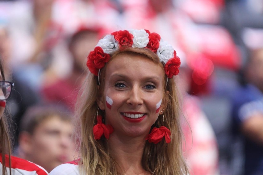 Najpiękniejsze fanki Biało-Czerwonych na meczach MŚ w Arenie...