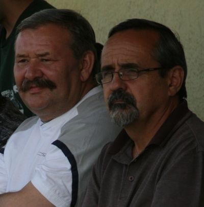 Andrzej Dusiński (z prawej) i Leszek Wróblewski złożyli rezygnację, ale dalej będą pracować w klubie.