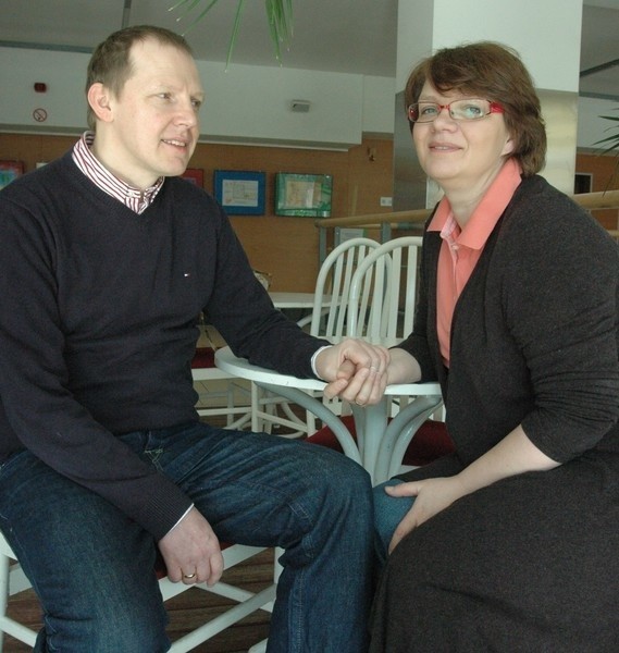 Telewizyjna superniania Dorota Zawadza przyjechała razem z mężem Robertem Myślińskim. Wzięli udział w konferencji przygotowanej przez Miejski Ośrodek Przeciwdziałania Uzależnieniom.