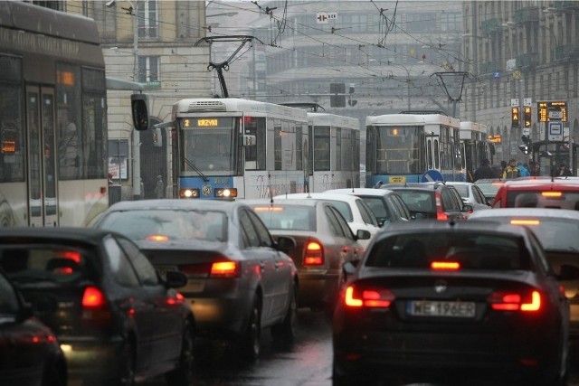 Mosty Pomorskie, ul. Teatralna, Żerniki i Podwale - lokalizacji, w których inaczej będzie kursowała komunikacja miejska jest dużo.