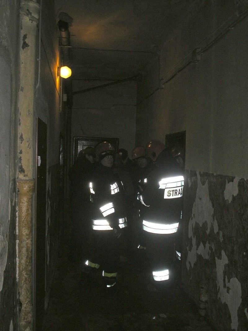 Pożar przy ul. Łagiewnickiej - poszkodowany mężczyzna [zdjęcia]