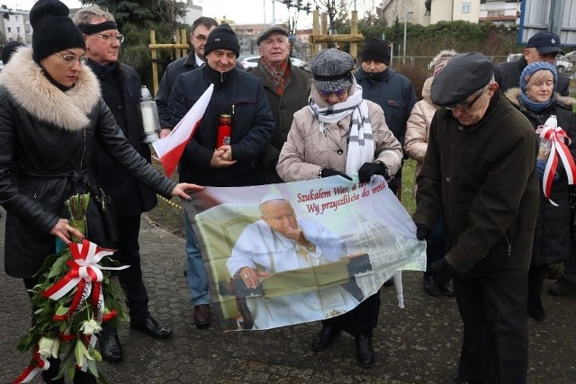 Poseł Jan Dziedziczak dziękował leszczyniakom i mieszkańcom powiatu leszczyńskiego, że tak licznie przybyli na spontanicznie zorganizowane spotkanie.Zobacz wszystkie zdjęcia ---->