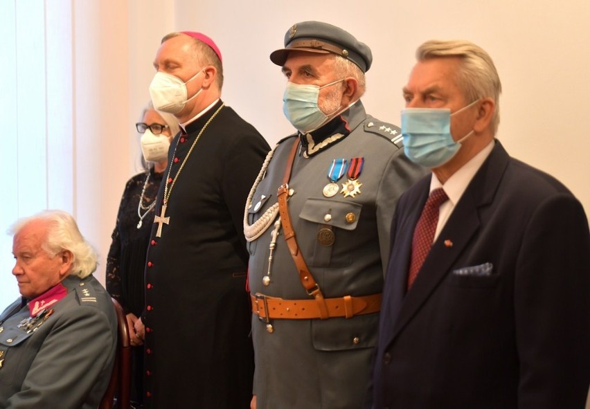 Ksiądz kanonik Stanisław Drąg, kapłan i artysta, otrzymał od prezydenta Andrzeja Dudy Złoty Krzyż Zasługi 