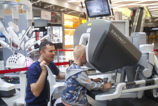 W Millenium Hall w Rzeszowie każdy mógł zasiąść za sterami nowoczesnego robota chirurgicznego Da Vinci.