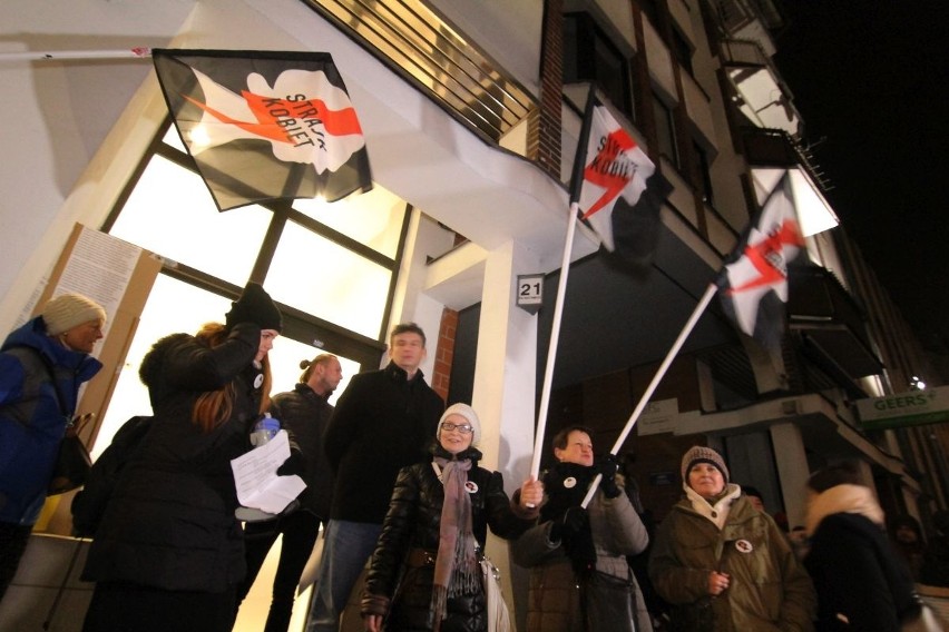 Czarna Środa we Wrocławiu. Protest w Rynku i pod biurami poselskimi 