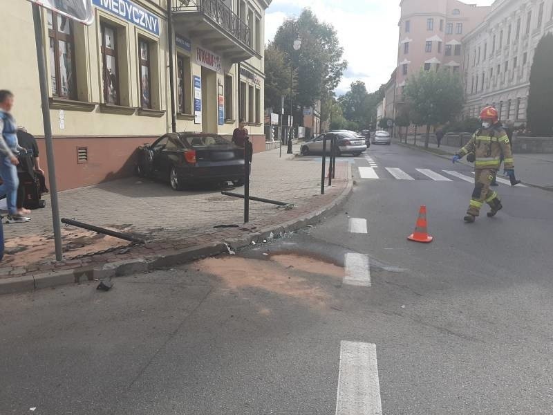 Nowosądecko biłgorajskie zderznie aut na skrzyżowaniu Jagiellońskiej i Mickiewicza