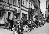Tak wyglądał handel w Oświęcimiu 50 lat temu. Najbardziej popularne wśród oświęcimian sklepy w latach PRL-u. Zobaczcie zdjęcia archiwalne