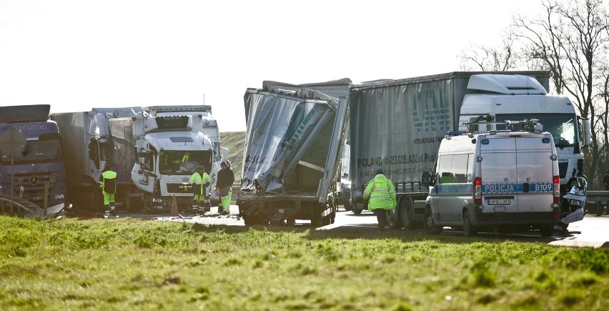 Autostrada A4, wypadek w okolicach Bielan Wrocławskich...