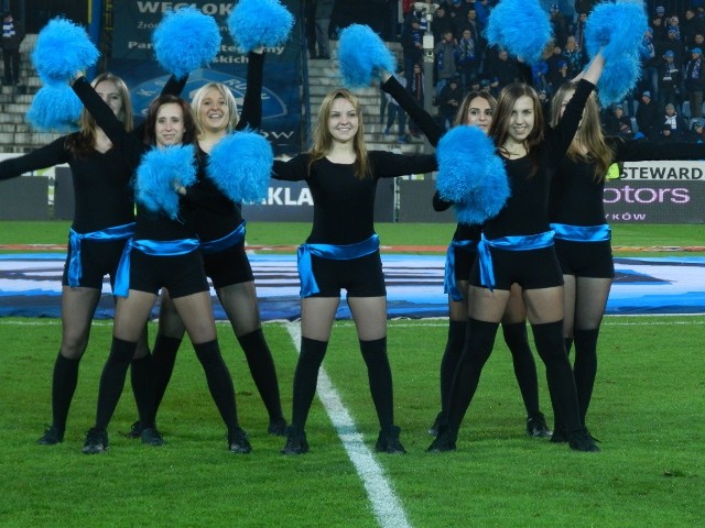 Chorzowskie cheerleaderki na meczu Ruch Chorzów - Cracovia