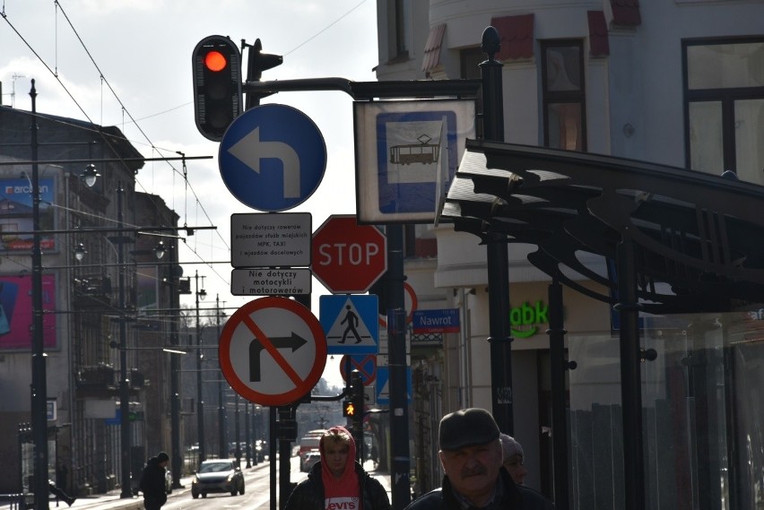 „Stop", którego nie widać. Niebezpieczne oznakowanie skrzyżowania ul. Kilińskiego z ul. Nawrot