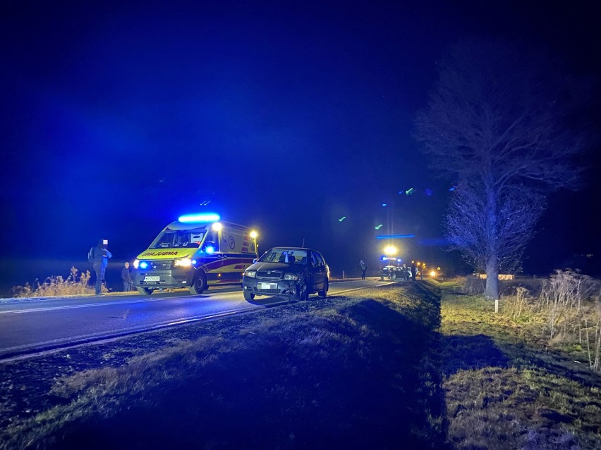 Wypadek w Zabrodziu, na drodze krajowej nr 53. 30.10.2021 zderzyły się cztery auta. Zdjęcia