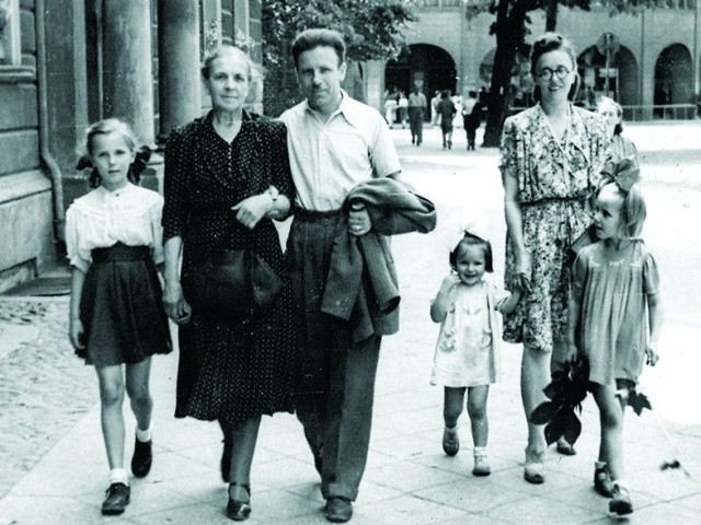 W pierwszą niedzielę wakacji roku 1947 Bogdan Laskowski, dyrektor Okręgowej Mleczarni Spółdzielczej przy ul. Jackowskiego w Bydgoszczy, zabrał rodzinę do Muzeum Miejskiego im. Leona Wyczółkowskiego.