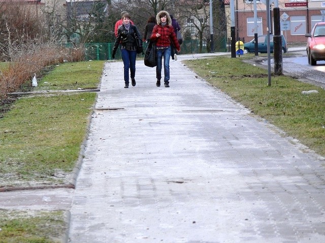 W ciągu kilku dni służby odpowiedzialne za utrzymanie porządku w Tarnobrzegu uporają się z tonami piasku pozostawionego na miejskich chodnikach oraz ulicach po zimie.