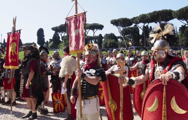 Do Rzymu na obchody święta miasta pojechali rekonstruktorzy Legionu X z Cewic niedaleko Lęborka. Byli jedynymi legionistami z Polski zaproszonymi na tę imprezę.  Fot. Paulina Formela