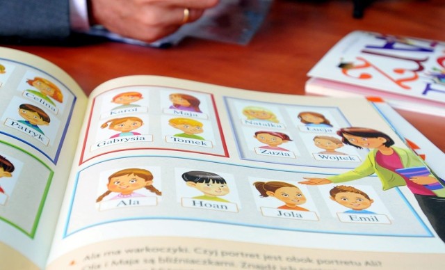 Od września w ręce dzieci z 960 szkół w województwie lubelskim trafią 32 tysiące darmowych podręczników do pierwszej klasy.