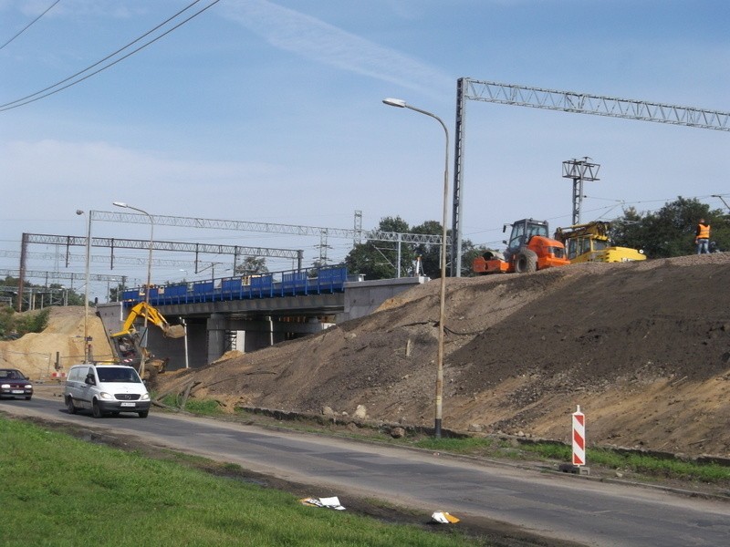 Wrocław: Rozbierają stary wiadukt na Starogroblowej (ZDJĘCIA)