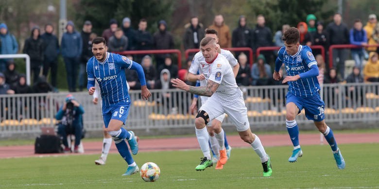 Piłka nożna druga liga. W niedzielę Widzew - Resovia. Rzeszowianie zagrali trójką obrońców