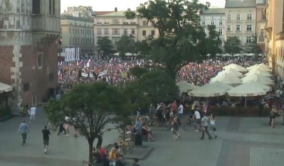 Kraków. Wielki protest na Rynku Głównym w obronie sądów