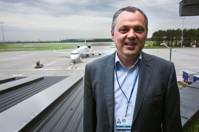 Od początku Tomasz Moraczewski łączył stanowiska prezesa Portu Lotniczego Bydgoszcz z funkcją dyrektora marszałkowskiego Departamentu Transportu. Wiadomo było, że jest to rozwiązanie przejściowe...