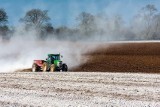 Ruszyła wypłata dopłat do nawozów. Pierwsze pieniądze na kontach rolników 