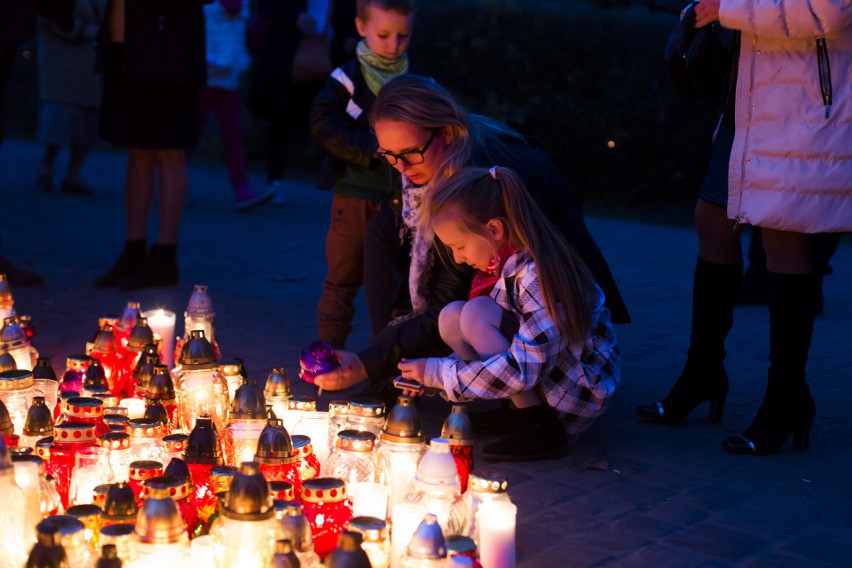 Wszystkich Świętych 2018. Wieczór na cmentarzu Rakowickim