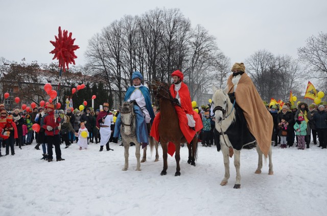 Orszak Trzech Króli w Zabrzu będzie... samochodowy! Organizatorzy proszą o ozdobienie swojego pojazdu. A tak natomiast wyglądał Orszak w latach ubiegłych. Zobacz zdjęcia >>>