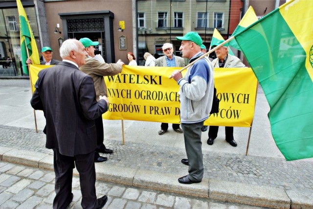 Majowy protest działkowców pod siedzibą PO we Wrocławiu