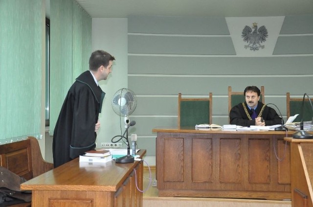 W poniedziałek w Sądzie Rejonowym w Sandomierzu odbyła się pierwsza rozprawa w procesie, jaki Wyższa Szkoła Humanistyczno &#8211; Przyrodnicza wytoczyła miastu.
