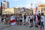 Manifestacja „Solidarni z Białorusią” w Katowicach na zdjęciach. To sprzeciw wobec krwawo tłumionych protestów w tym kraju