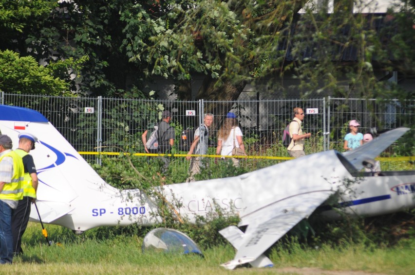 Z relacji świadków wynika, że pilot o własnych siłach...