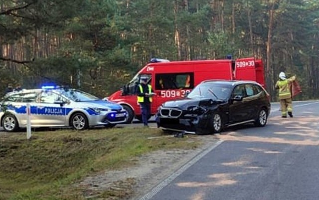 Wypadek w Bruśku. Cztery osoby zostały odwiezione do szpitali