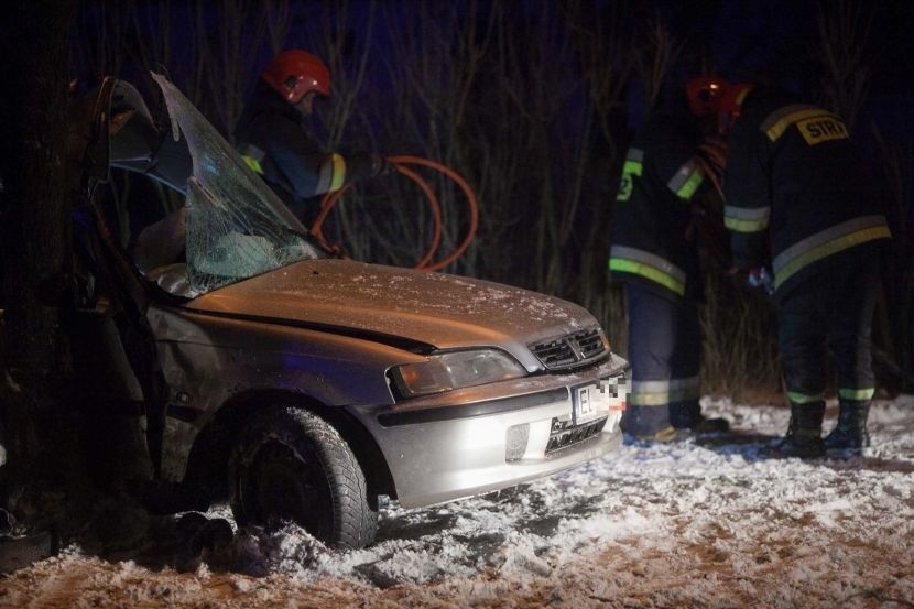 Wypadek na ul. Złotno. Znów tragedia - nie żyje pasażerka hondy [FILM]