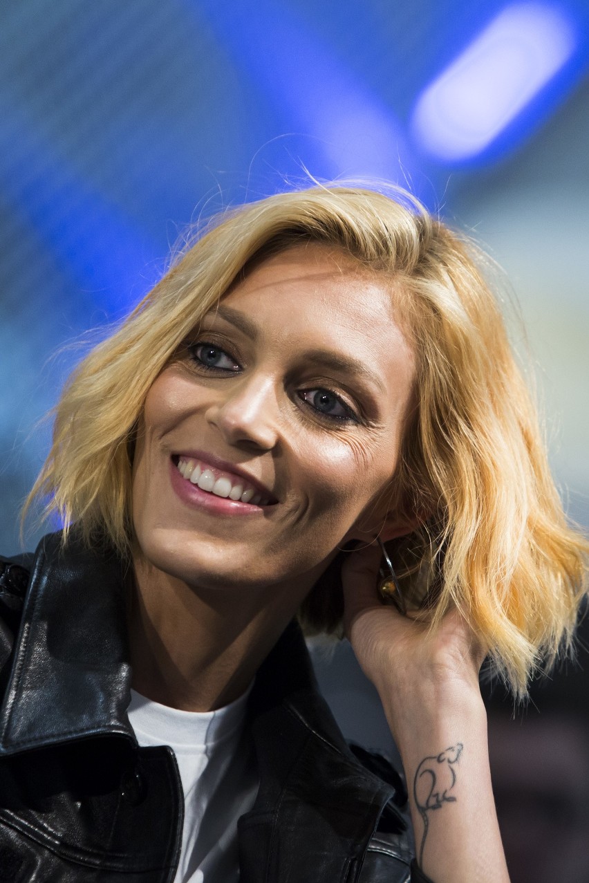 Kraków. Anja Rubik spotkała się z fanami promując książkę "SEXEDPL. Rozmowy Anji Rubik o dojrzewaniu, miłości i seksie"