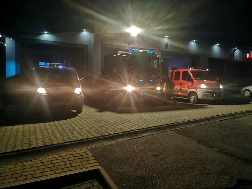 OSP Łuczyce, strażackie samochody przed remizą