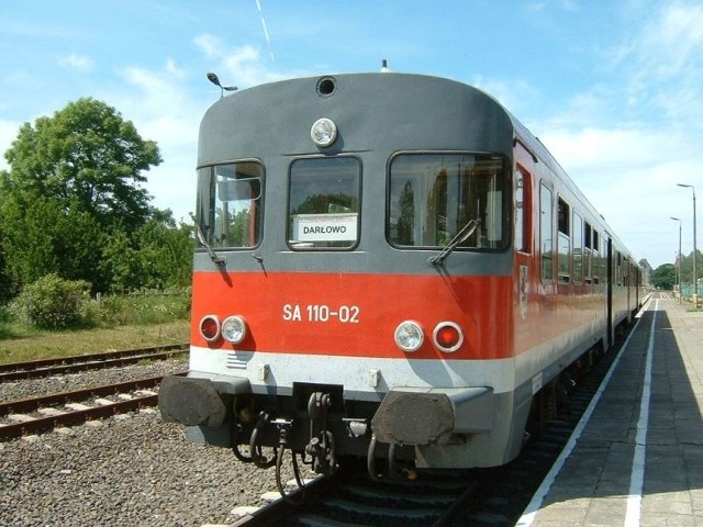 Szynobus SA-110 kursujący w sezonie na trasie Darłowo-Sławno