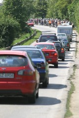 Pielgrzymka na ulicach Gdańska. Wierni idą z Oliwy do Wejherowa. Uwaga na utrudnienia